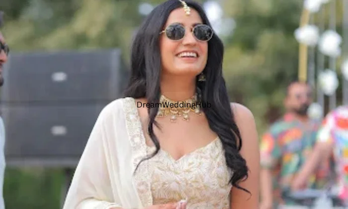 Sadhvi Unisex luxary Saloon